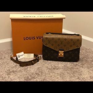 SOLD Louis Vuitton Pochette Métis Reverse Monogram